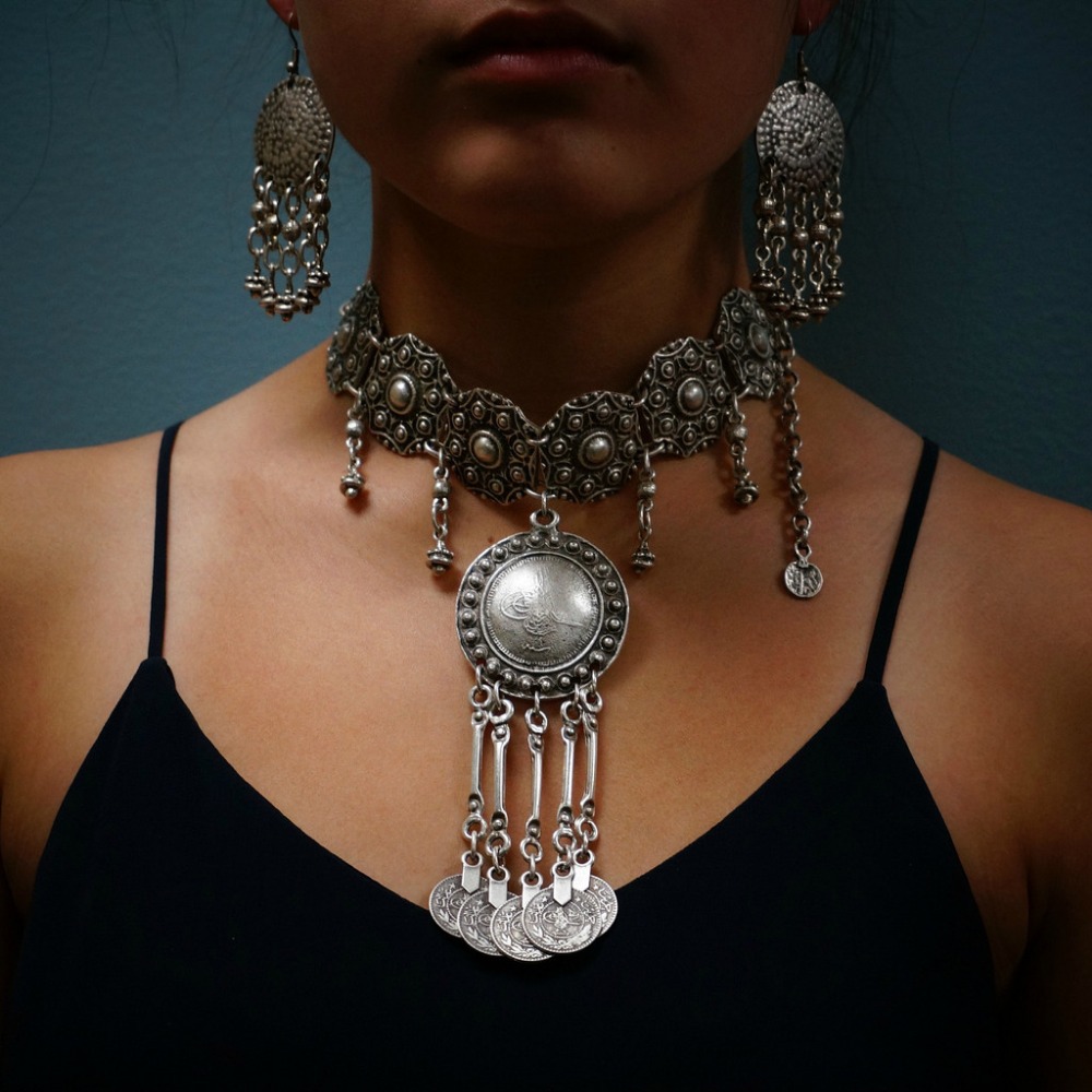 Ethnic Fashion Co In - ชาติพันธุ์ยิปซี Vintage เหรียญโลหะพู่สร้อยคอแกะสลักดอกไม้สําหรับผู้หญิง Boho ทิเบตเงินสร้อยคอเผ่าตุรกีเครื่องประดับ