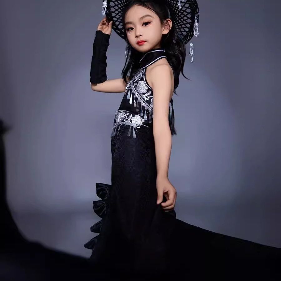 ชุดเดรสเด็กผู้หญิงแบบกระโปรงยา - Ethnic Fashion Runway บทวิจารณ์และราคา